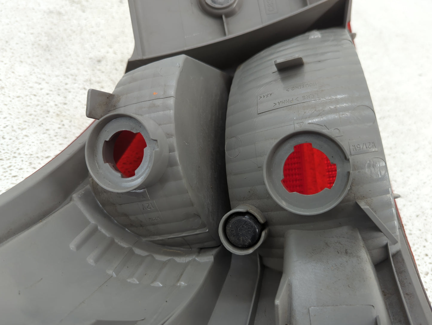 2008-2015 Nissan Rogue Tail Light Assembly Passenger Right OEM Fits Fits 2008 2009 2010 2011 2012 2013 2014 2015 OEM Used Au