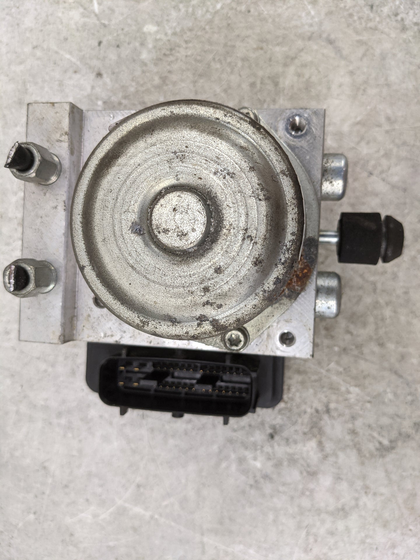 2011 Nissan Rogue ABS Pump Control Module Replacement P/N:TD8405 MAAN09161607 Fits OEM Used Auto Parts - Oemusedautoparts1.c