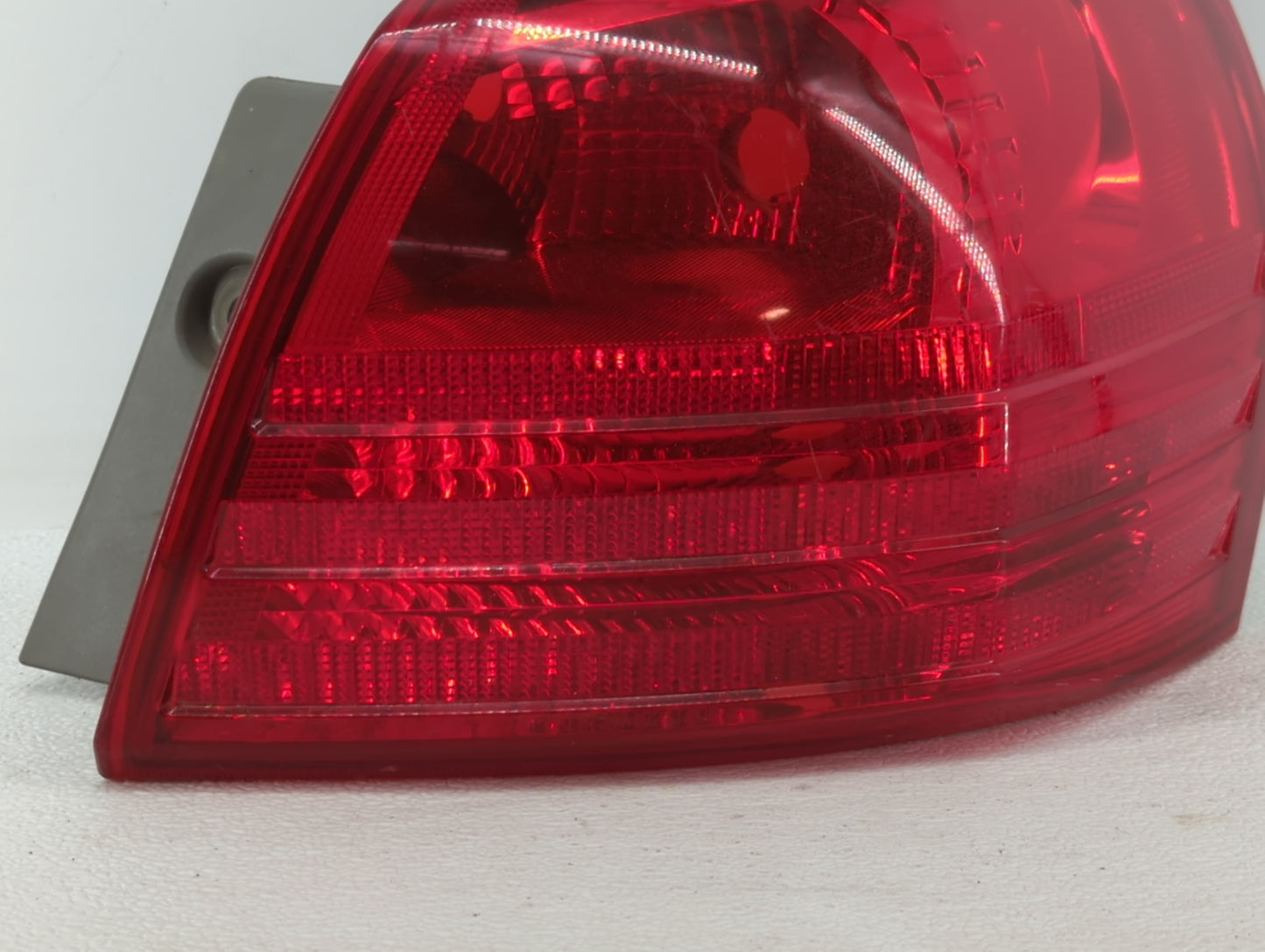 2008-2015 Nissan Rogue Tail Light Assembly Passenger Right OEM Fits Fits 2008 2009 2010 2011 2012 2013 2014 2015 OEM Used Au