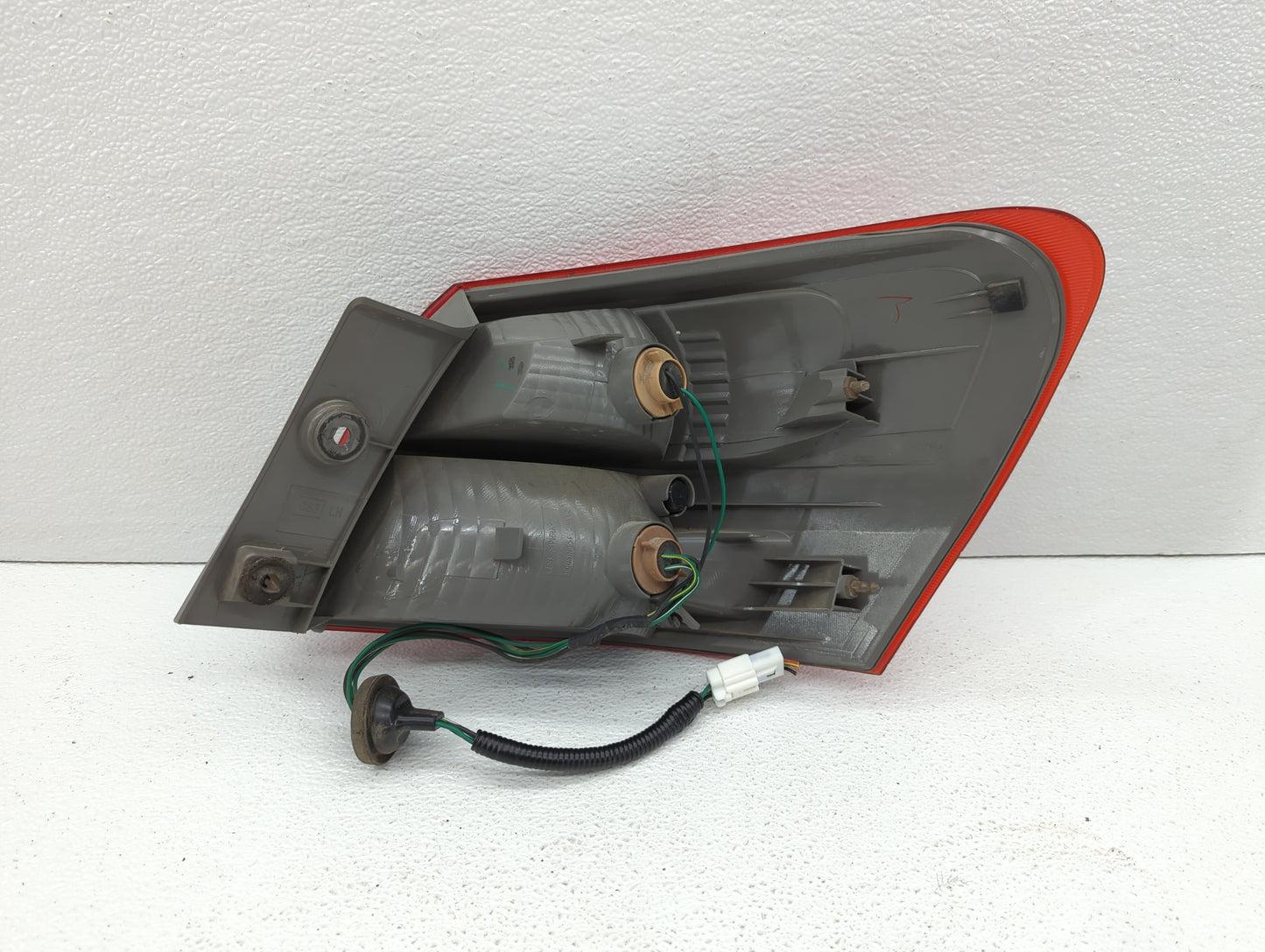 2008-2015 Nissan Rogue Tail Light Assembly Driver Left OEM P/N:DS685-B000L 2PA 946 099 Fits OEM Used Auto Parts - Oemusedaut