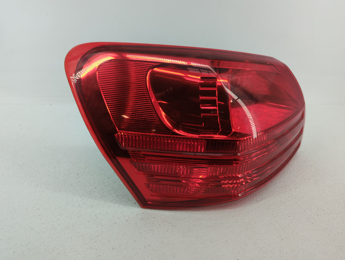 2008-2015 Nissan Rogue Tail Light Assembly Driver Left OEM P/N:DS685-B000L 2PA 946 099 Fits OEM Used Auto Parts - Oemusedaut