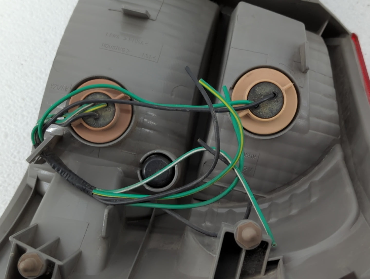 2008-2015 Nissan Rogue Tail Light Assembly Driver Left OEM P/N:DS685-B000L 2PA 946 099 Fits OEM Used Auto Parts - Oemusedaut