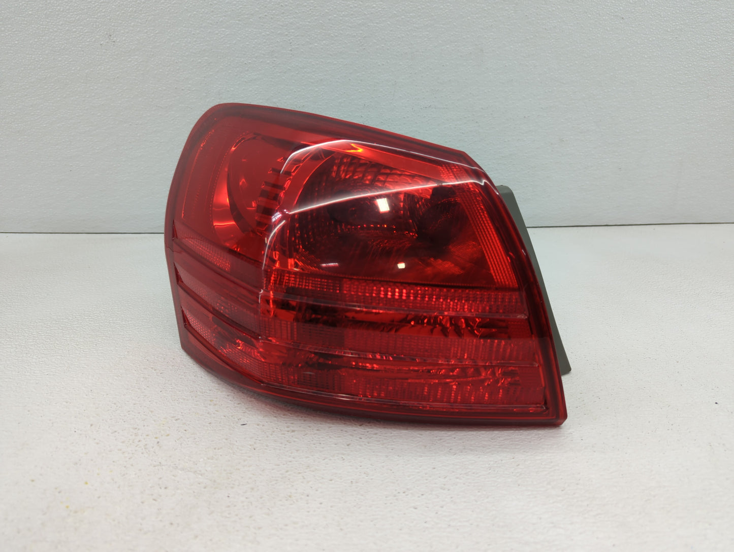2008-2015 Nissan Rogue Tail Light Assembly Driver Left OEM P/N:DS685-B000L 2PA 946 099 Fits OEM Used Auto Parts - Oemusedaut
