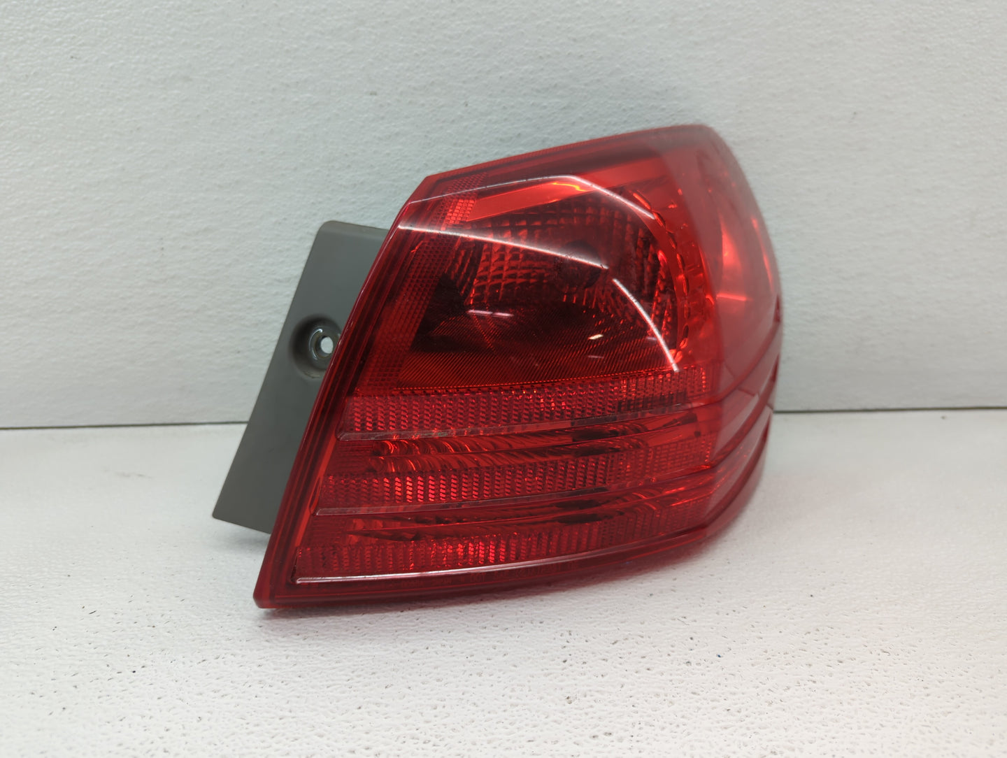 2008-2015 Nissan Rogue Tail Light Assembly Passenger Right OEM Fits Fits 2008 2009 2010 2011 2012 2013 2014 2015 OEM Used Au