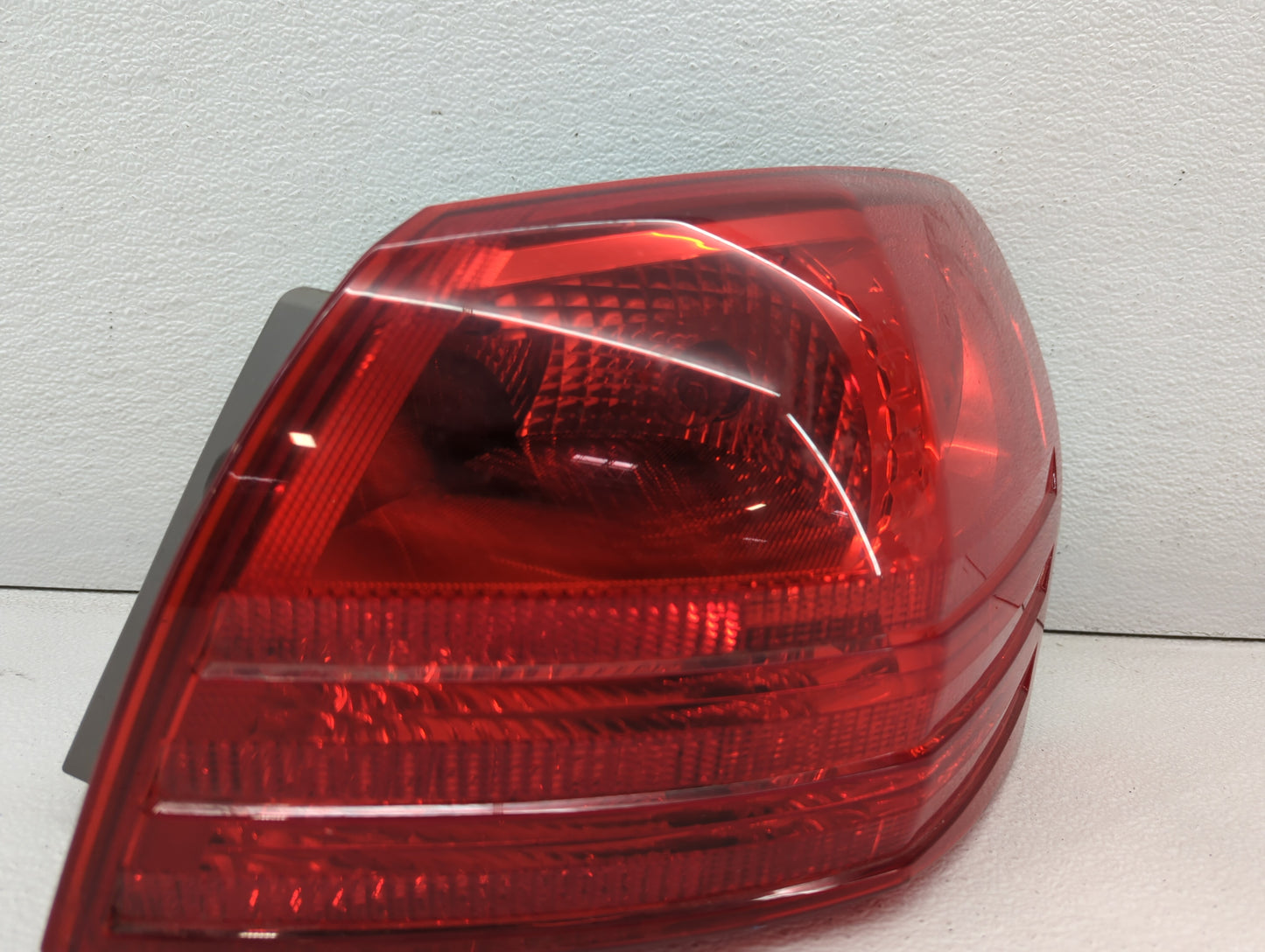 2008-2015 Nissan Rogue Tail Light Assembly Passenger Right OEM Fits Fits 2008 2009 2010 2011 2012 2013 2014 2015 OEM Used Au