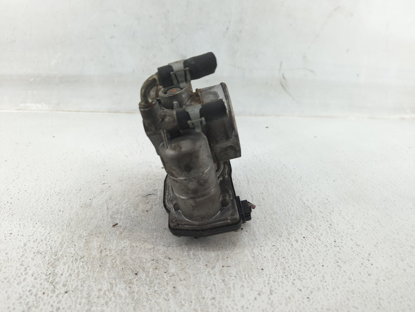 2011-2015 Nissan Rogue Throttle Body P/N:RME60-15 Fits Fits 2011 2012 2013 2014 2015 OEM Used Auto Parts - Oemusedautoparts1