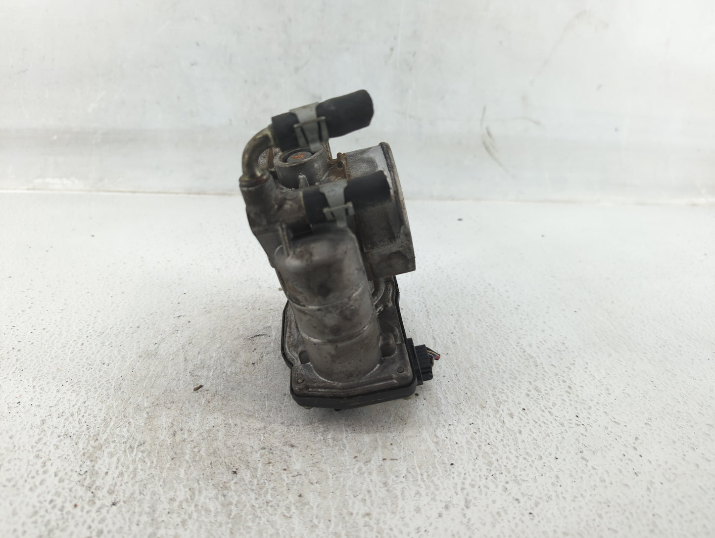 2011-2015 Nissan Rogue Throttle Body P/N:RME60-15 Fits Fits 2011 2012 2013 2014 2015 OEM Used Auto Parts - Oemusedautoparts1
