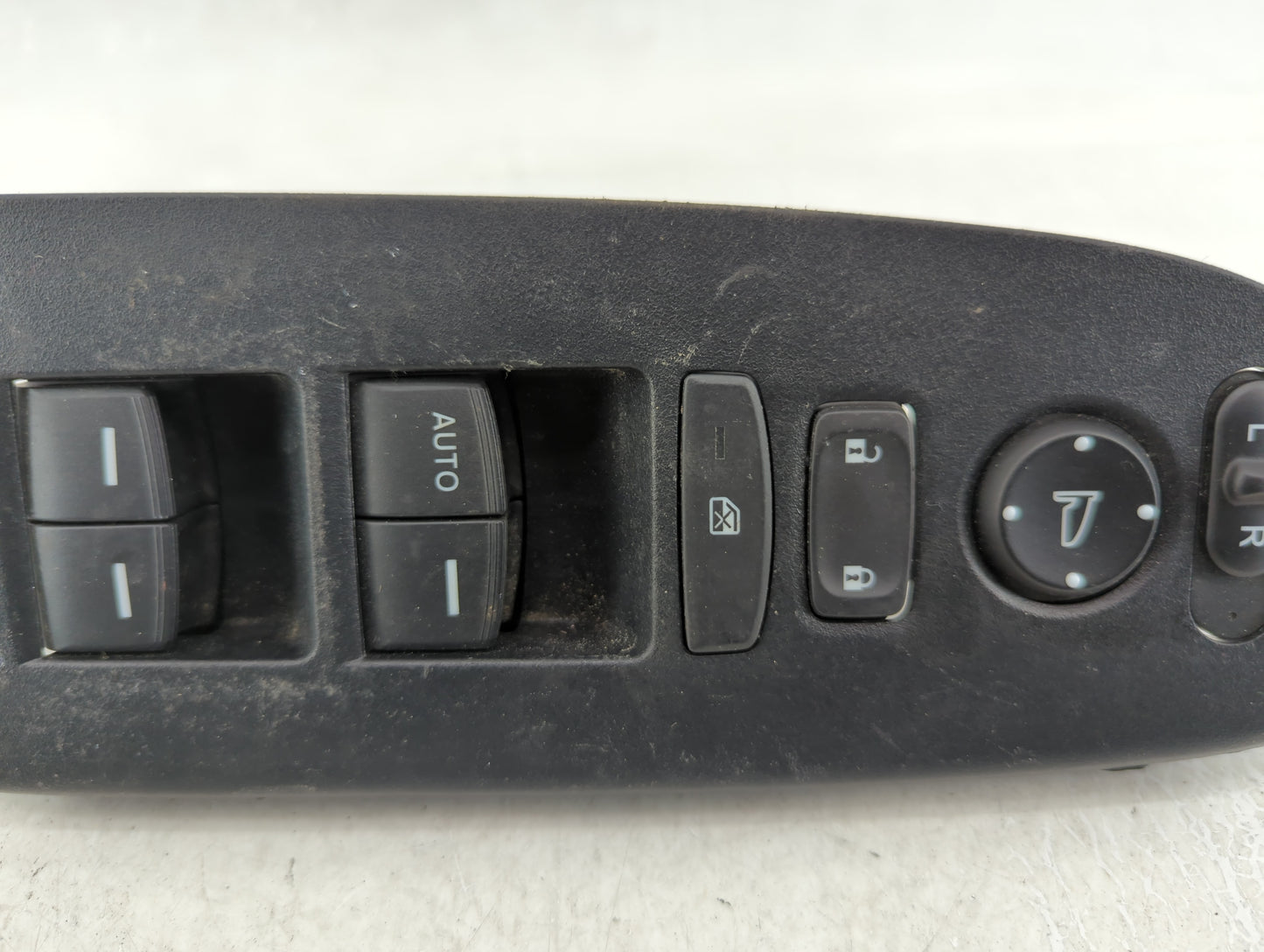 2011 Nissan Rogue Master Power Window Switch Replacement Driver Side Left P/N:68262253AC Fits OEM Used Auto Parts - Oemuseda