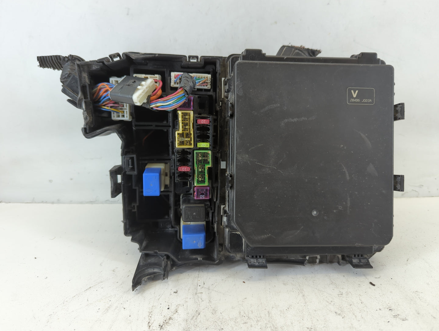 2011 Nissan Rogue Fusebox Fuse Box Panel Relay Module P/N:284B6 JG03A 24384 ET80A, 7154-8324-30 Fits OEM Used Auto Parts - O