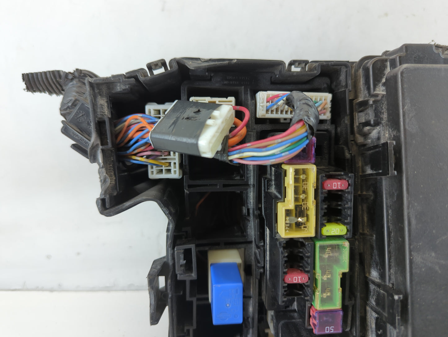 2011 Nissan Rogue Fusebox Fuse Box Panel Relay Module P/N:284B6 JG03A 24384 ET80A, 7154-8324-30 Fits OEM Used Auto Parts - O