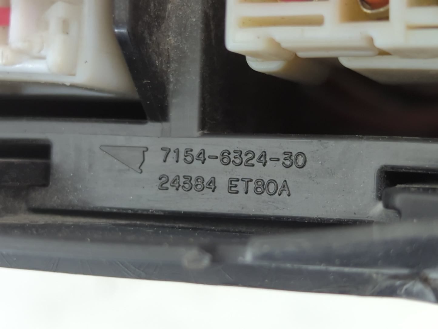 2011 Nissan Rogue Fusebox Fuse Box Panel Relay Module P/N:284B6 JG03A 24384 ET80A, 7154-8324-30 Fits OEM Used Auto Parts - O