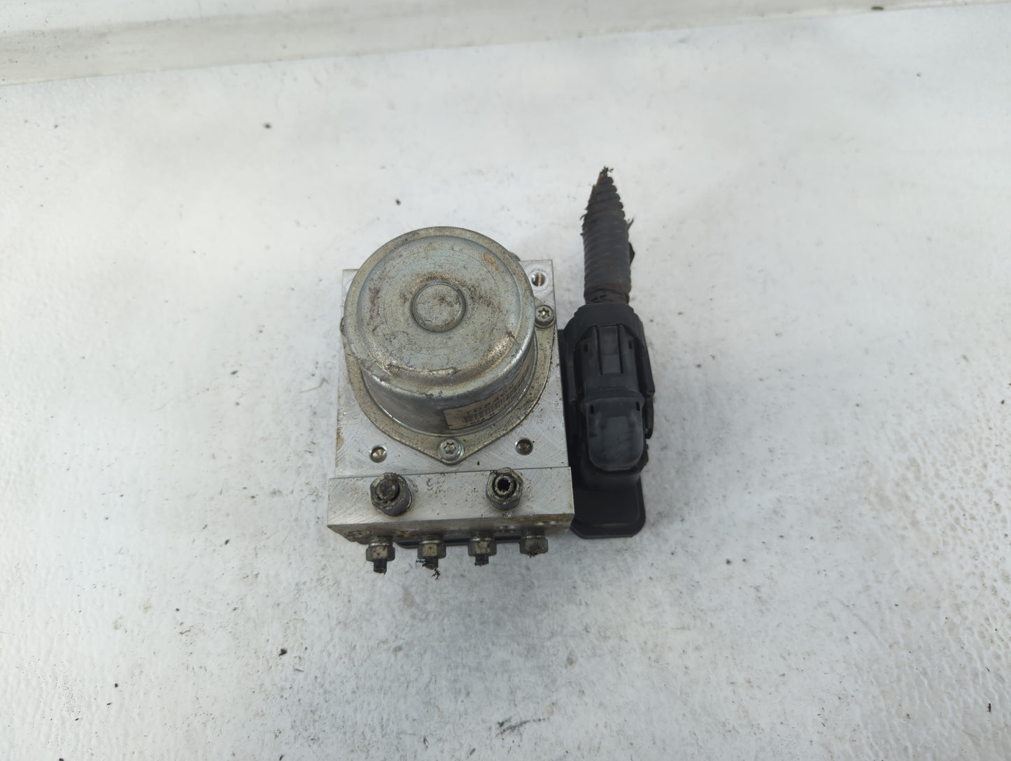2011 Nissan Rogue ABS Pump Control Module Replacement P/N:06260445 TD8405 Fits OEM Used Auto Parts - Oemusedautoparts1.com