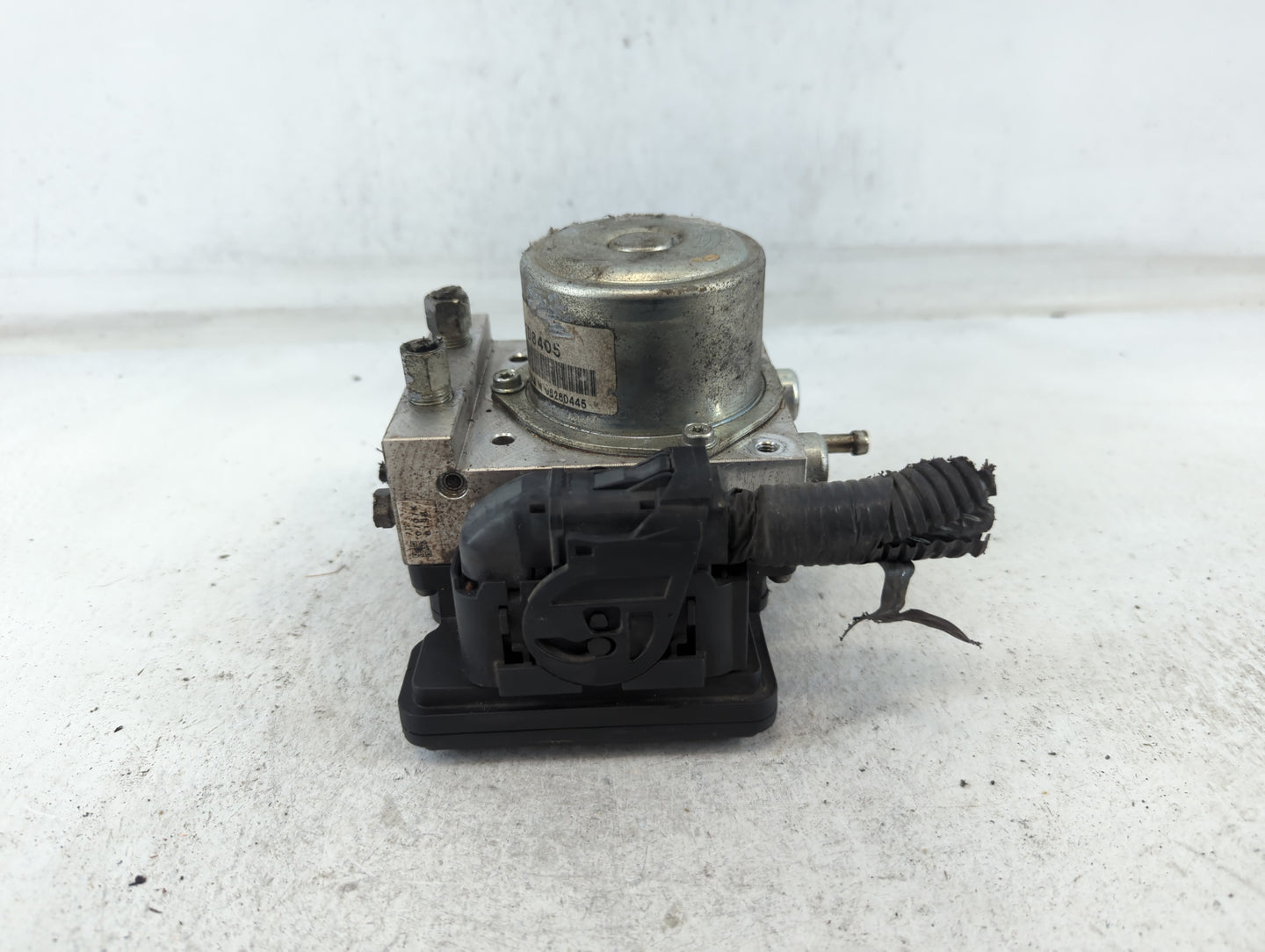 2011 Nissan Rogue ABS Pump Control Module Replacement P/N:06260445 TD8405 Fits OEM Used Auto Parts - Oemusedautoparts1.com