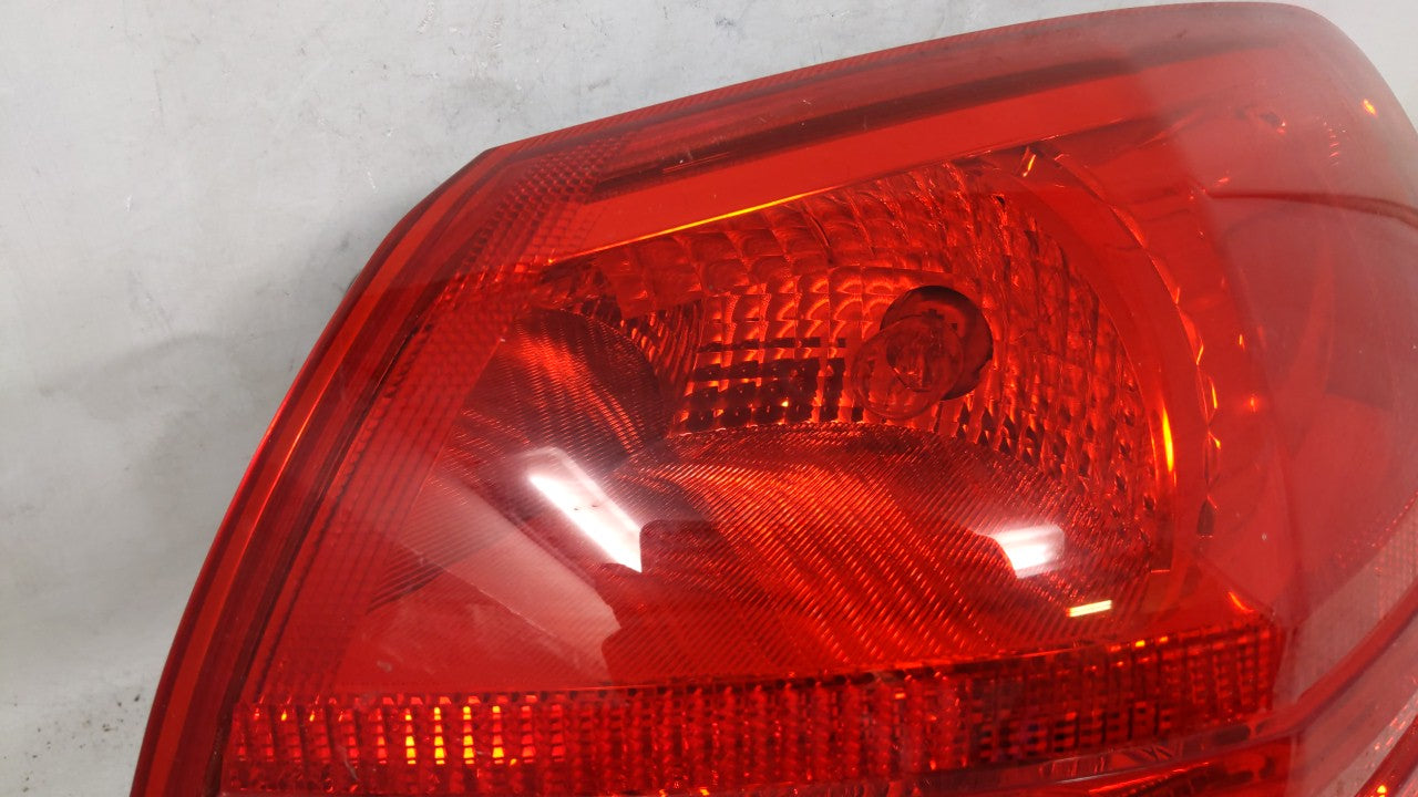 2008-2015 Nissan Rogue Tail Light Assembly Passenger Right OEM Fits Fits 2008 2009 2010 2011 2012 2013 2014 2015 OEM Used Au