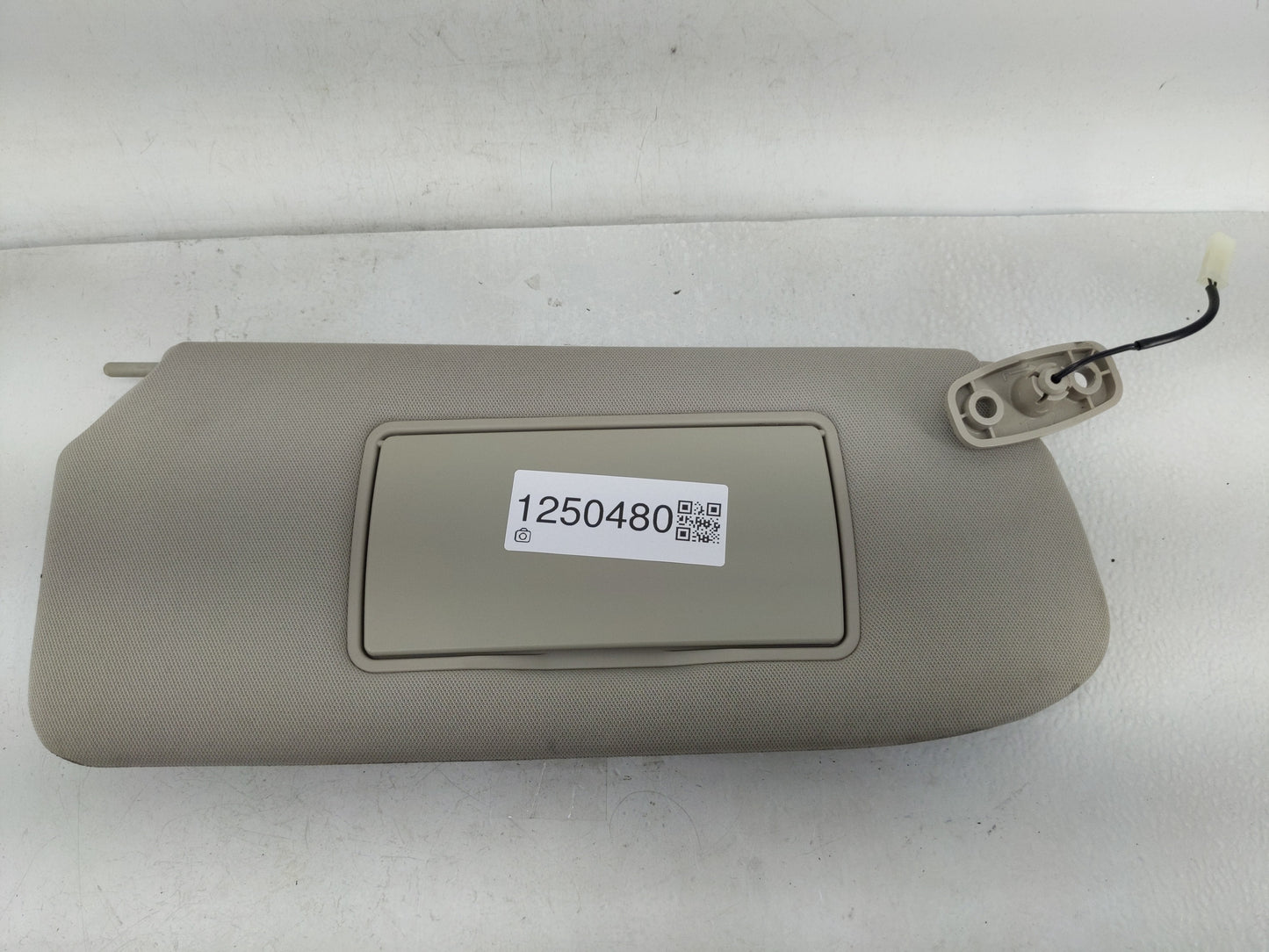 2011-2012 Nissan Sentra Sun Visor Shade Replacement Passenger Right Mirror Fits Fits 2011 2012 OEM Used Auto Parts - Oemused