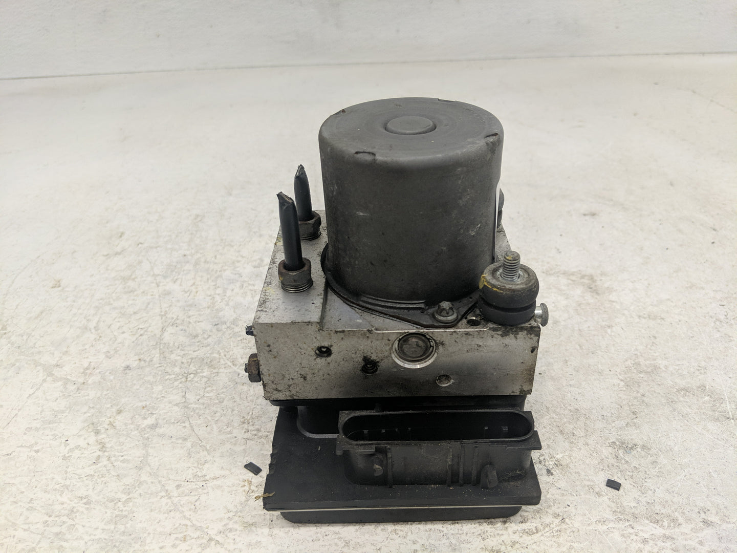 2010-2011 Nissan Sentra ABS Pump Control Module Replacement P/N:0 265 951 346 Fits Fits 2010 2011 OEM Used Auto Parts - Oemu