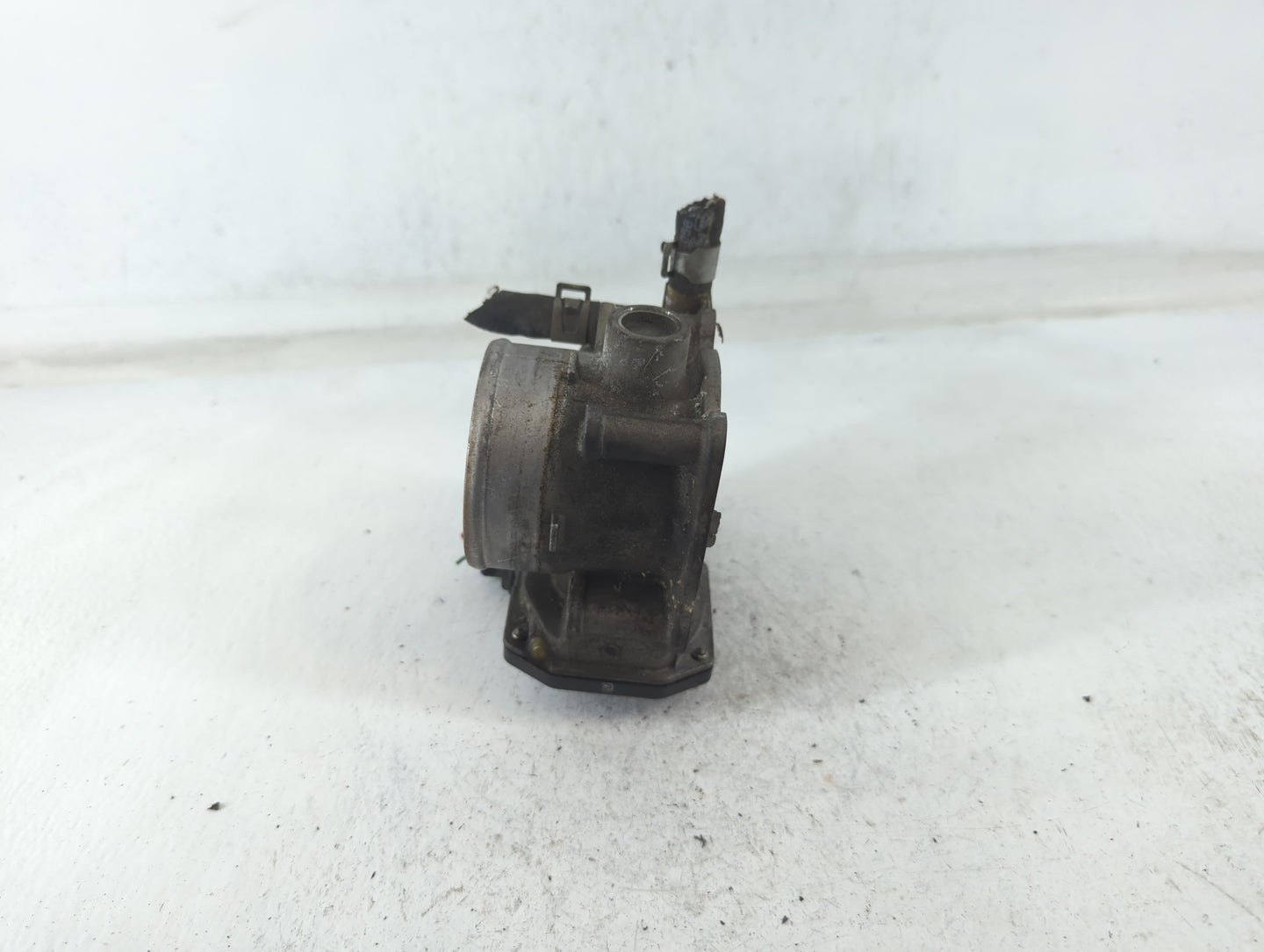 2007-2012 Nissan Sentra Throttle Body P/N:ET-A60-02 C Fits OEM Used Auto Parts - Oemusedautoparts1.com