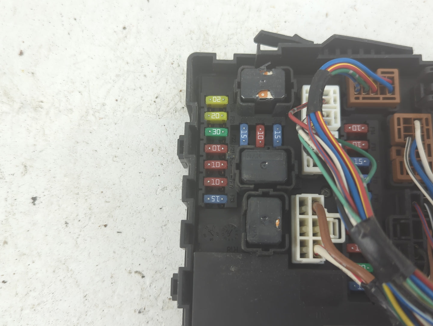2011-2012 Nissan Titan Fusebox Fuse Box Panel Relay Module P/N:284B7 ZE03B Fits Fits 2011 2012 OEM Used Auto Parts - Oemused