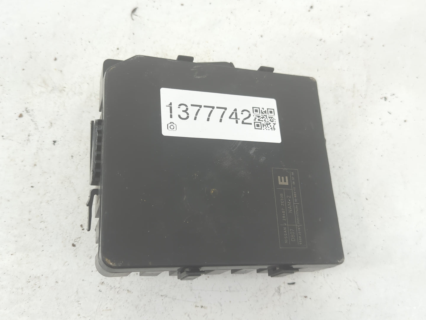 2011-2012 Nissan Titan Fusebox Fuse Box Panel Relay Module P/N:284B7 ZE03B Fits Fits 2011 2012 OEM Used Auto Parts - Oemused