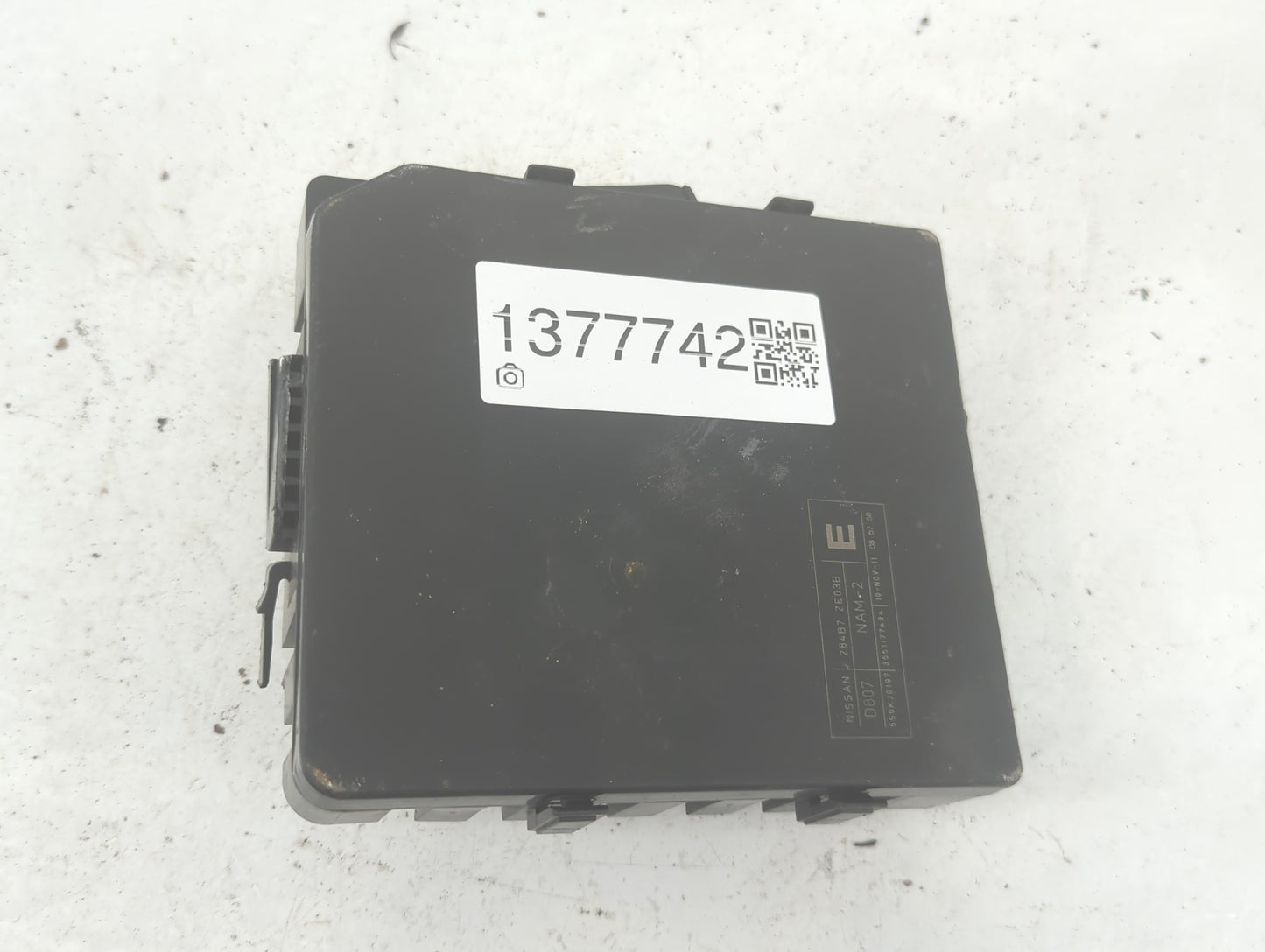 2011-2012 Nissan Titan Fusebox Fuse Box Panel Relay Module P/N:284B7 ZE03B Fits Fits 2011 2012 OEM Used Auto Parts - Oemused