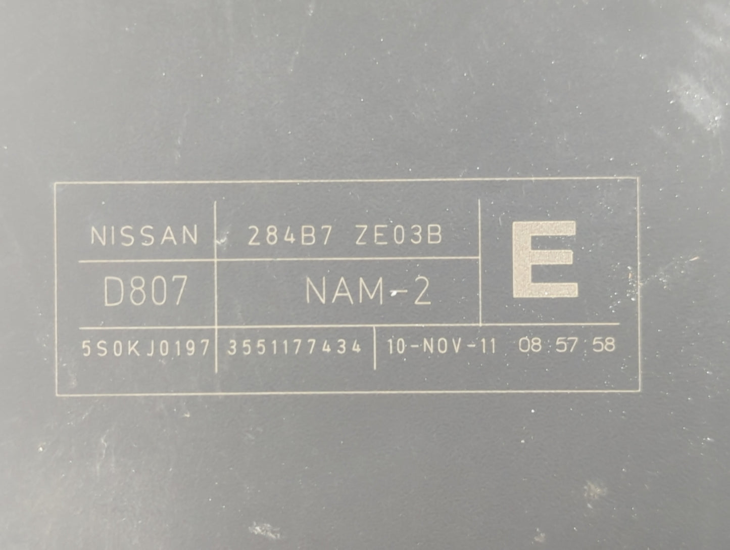 2011-2012 Nissan Titan Fusebox Fuse Box Panel Relay Module P/N:284B7 ZE03B Fits Fits 2011 2012 OEM Used Auto Parts - Oemused