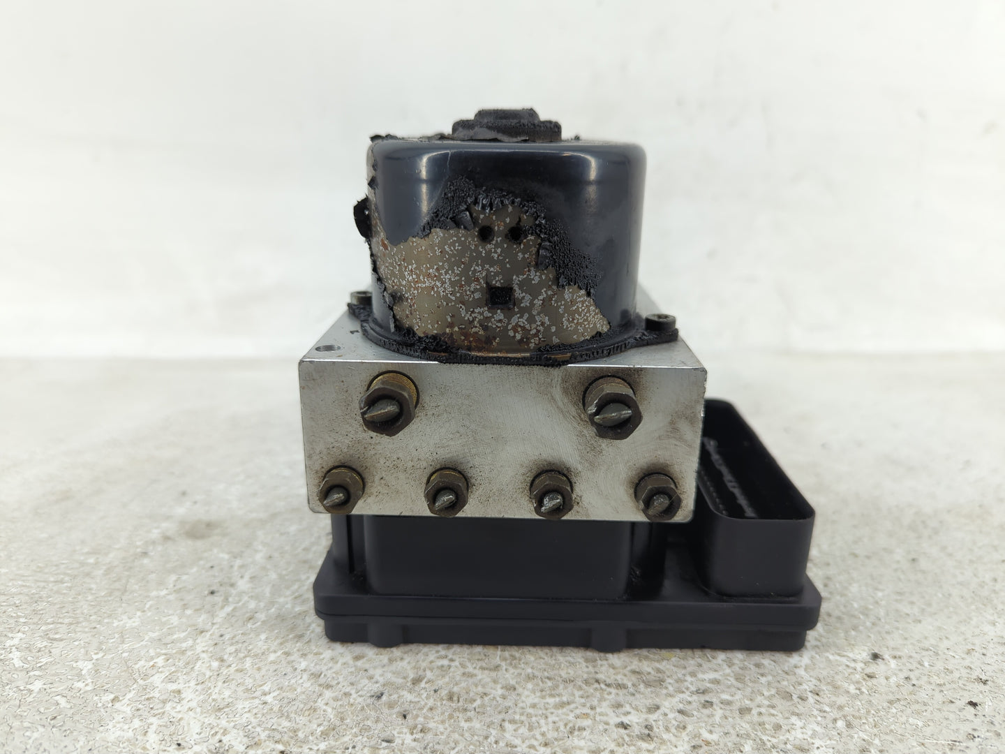 2011 Nissan Titan ABS Pump Control Module Replacement P/N:47660-ZR20B Fits OEM Used Auto Parts - Oemusedautoparts1.com