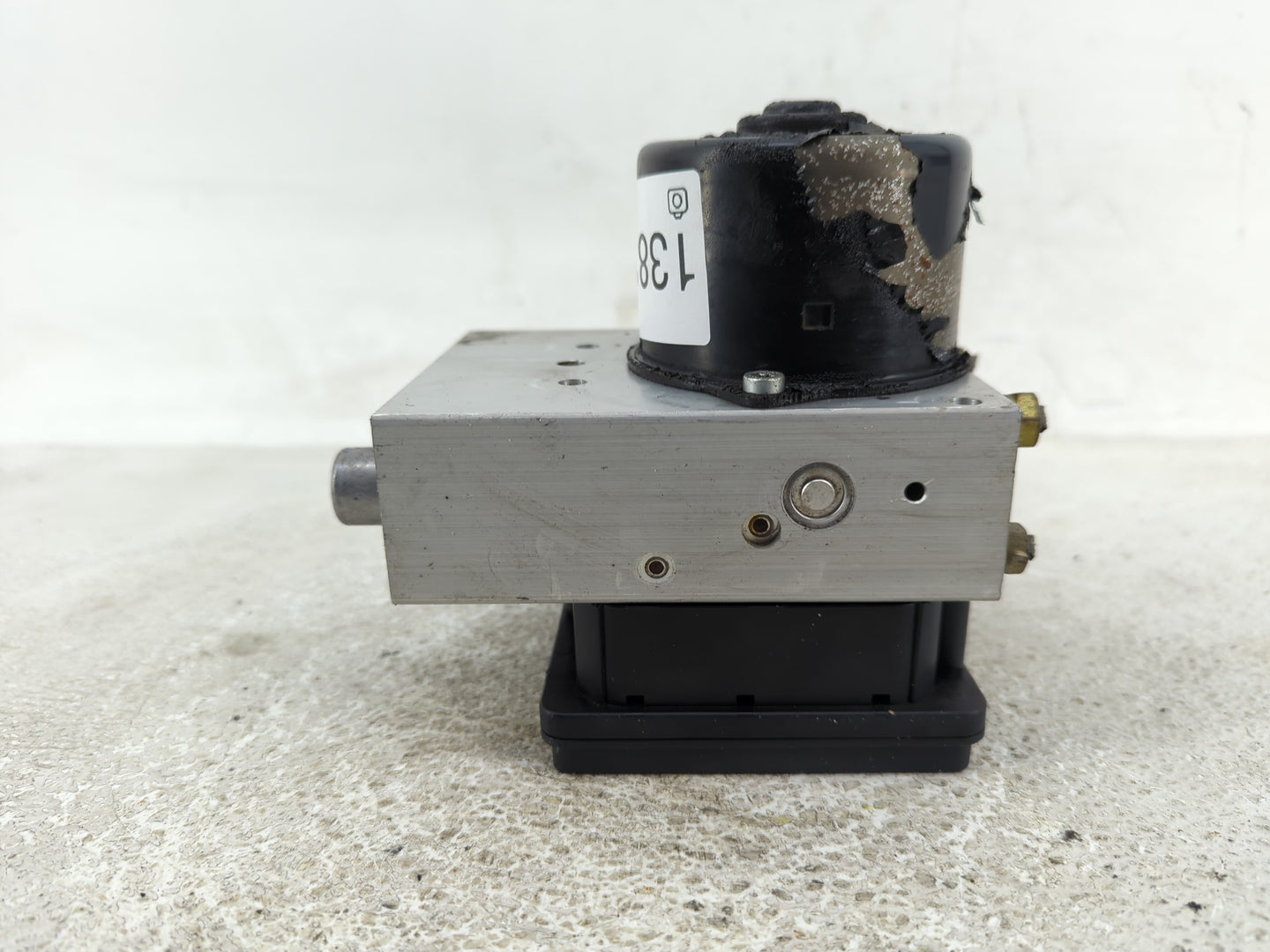 2011 Nissan Titan ABS Pump Control Module Replacement P/N:47660-ZR20B Fits OEM Used Auto Parts - Oemusedautoparts1.com