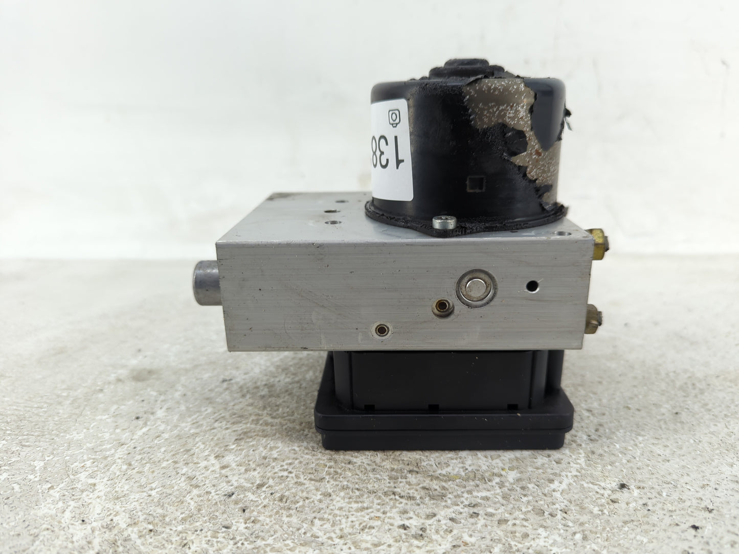2011 Nissan Titan ABS Pump Control Module Replacement P/N:47660-ZR20B Fits OEM Used Auto Parts - Oemusedautoparts1.com