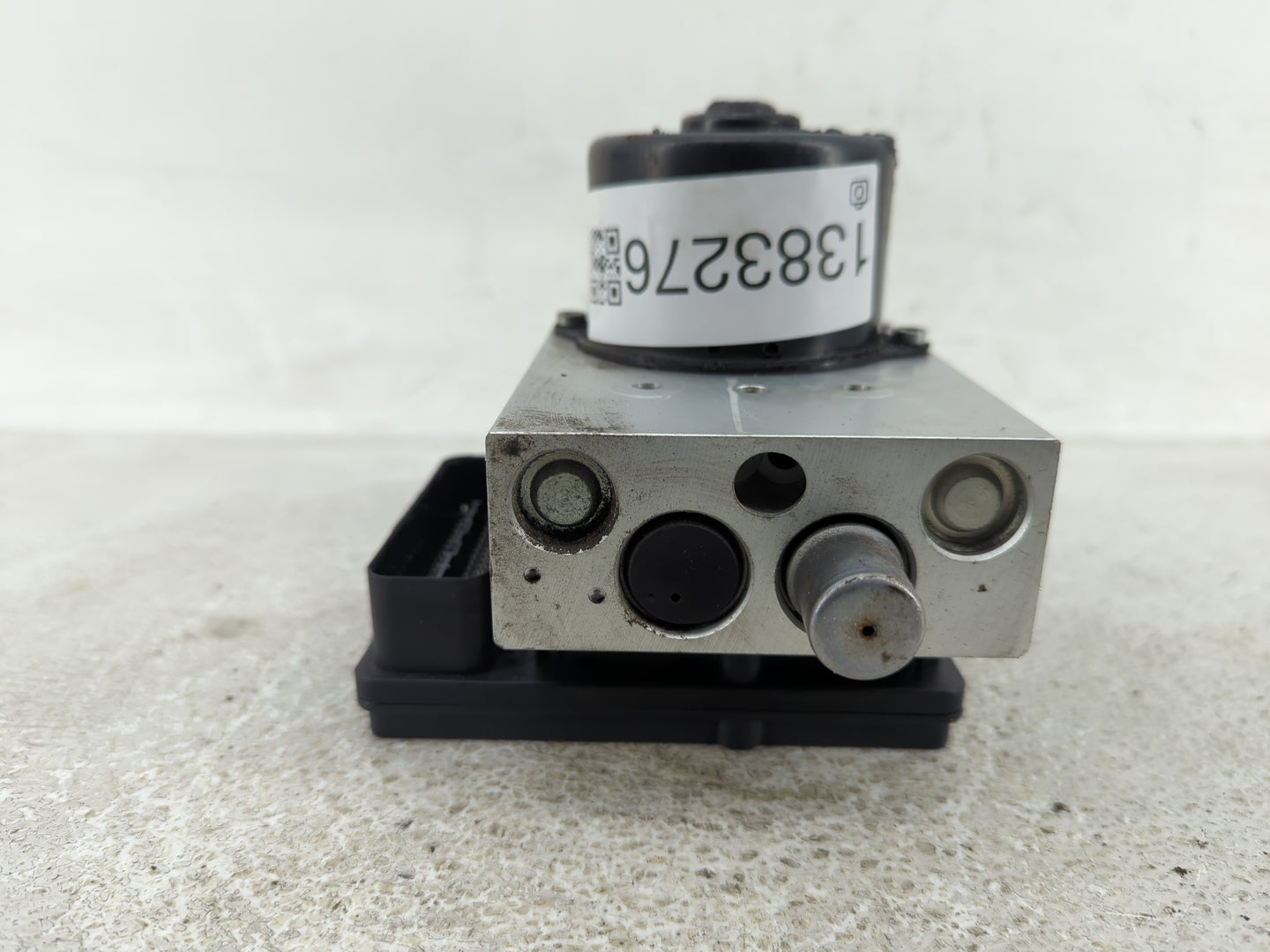 2011 Nissan Titan ABS Pump Control Module Replacement P/N:47660-ZR20B Fits OEM Used Auto Parts - Oemusedautoparts1.com