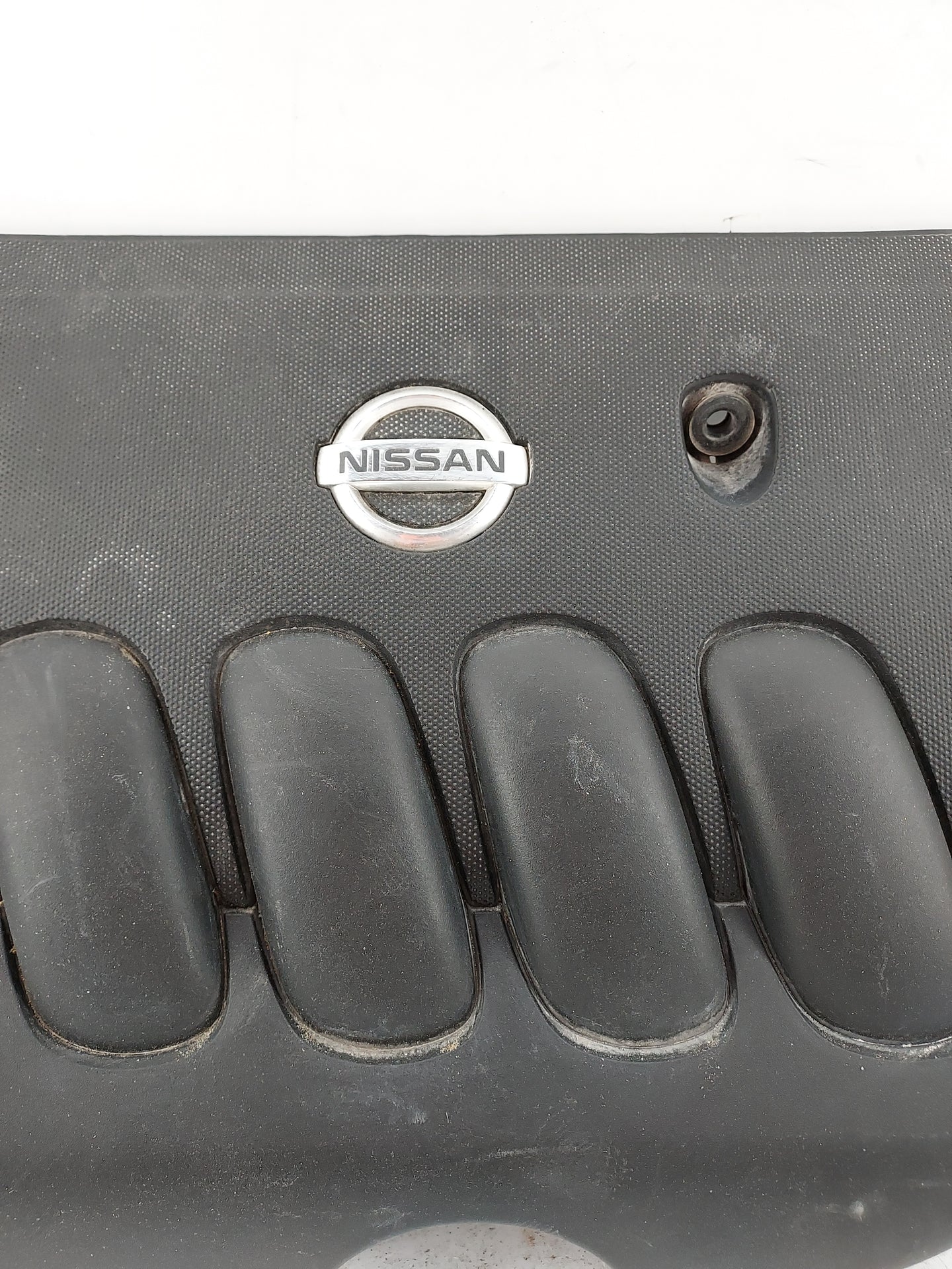 2011 Nissan Versa Engine Cover 1497136 - Oemusedautoparts1.com