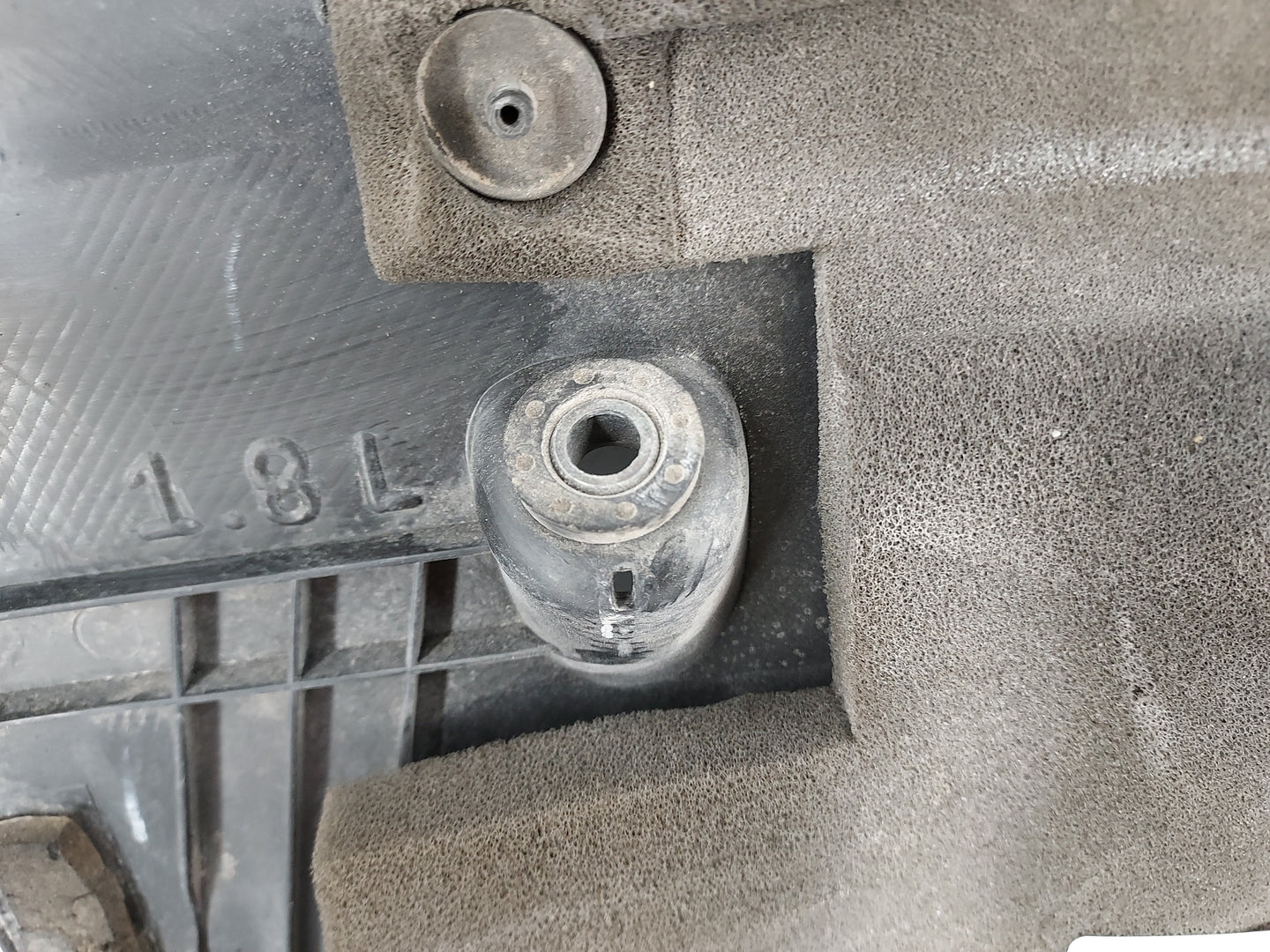 2011 Nissan Versa Engine Cover 1497136 - Oemusedautoparts1.com