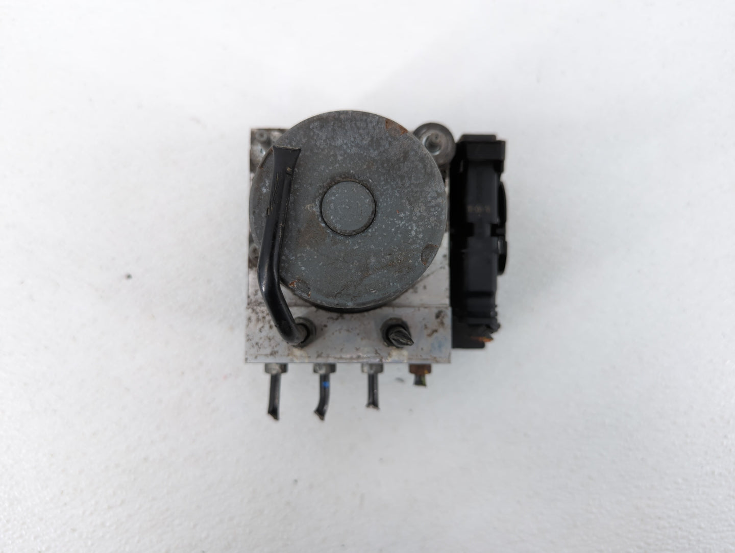 2011 Nissan Versa ABS Pump Control Module Replacement P/N:47660 ZN00A Fits OEM Used Auto Parts - Oemusedautoparts1.com