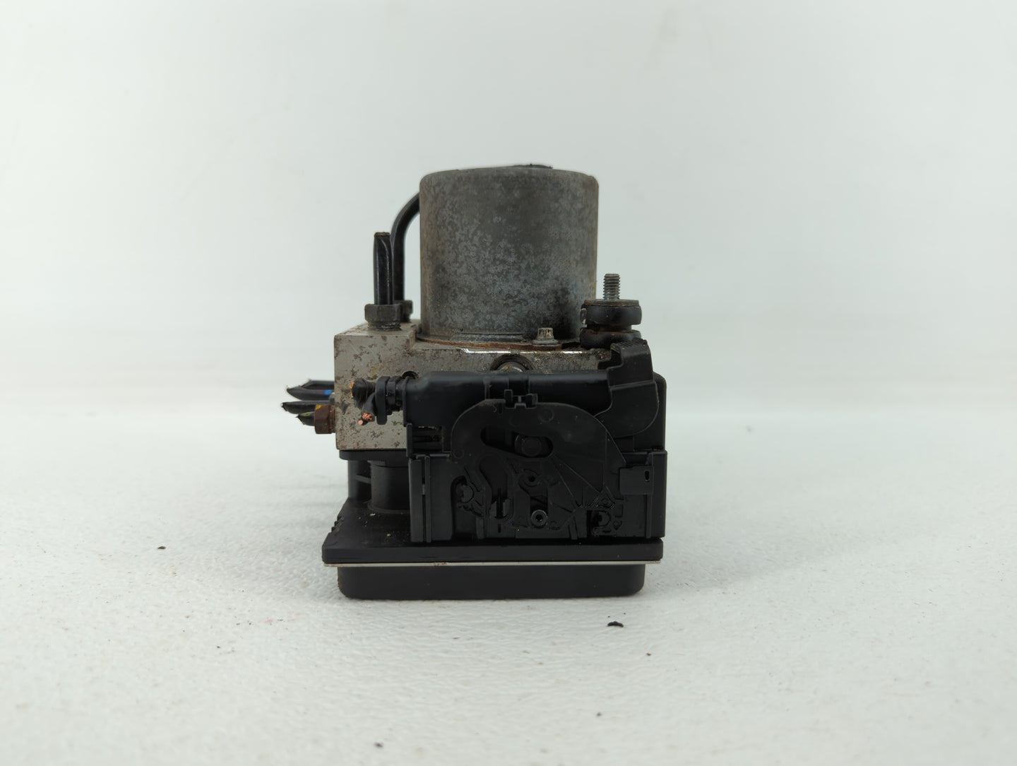 2011 Nissan Versa ABS Pump Control Module Replacement P/N:47660 ZN00A Fits OEM Used Auto Parts - Oemusedautoparts1.com