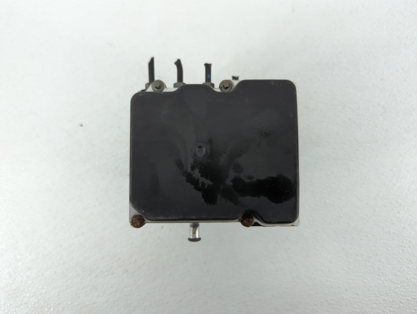 2011 Nissan Versa ABS Pump Control Module Replacement P/N:47660 ZN00A Fits OEM Used Auto Parts - Oemusedautoparts1.com