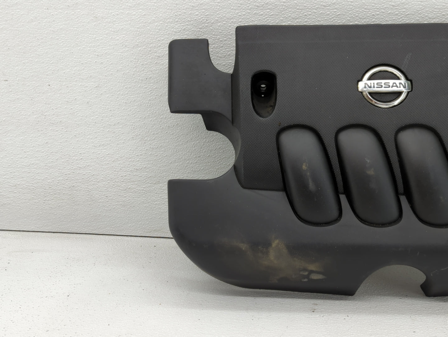 2011 Nissan Versa Engine Cover - Oemusedautoparts1.com