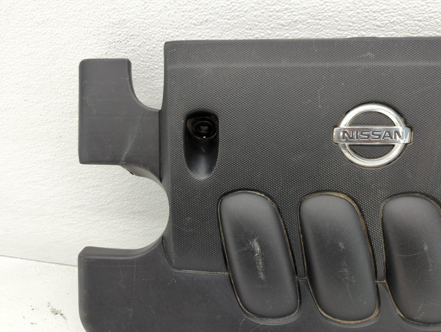 2011 Nissan Versa Engine Cover - Oemusedautoparts1.com
