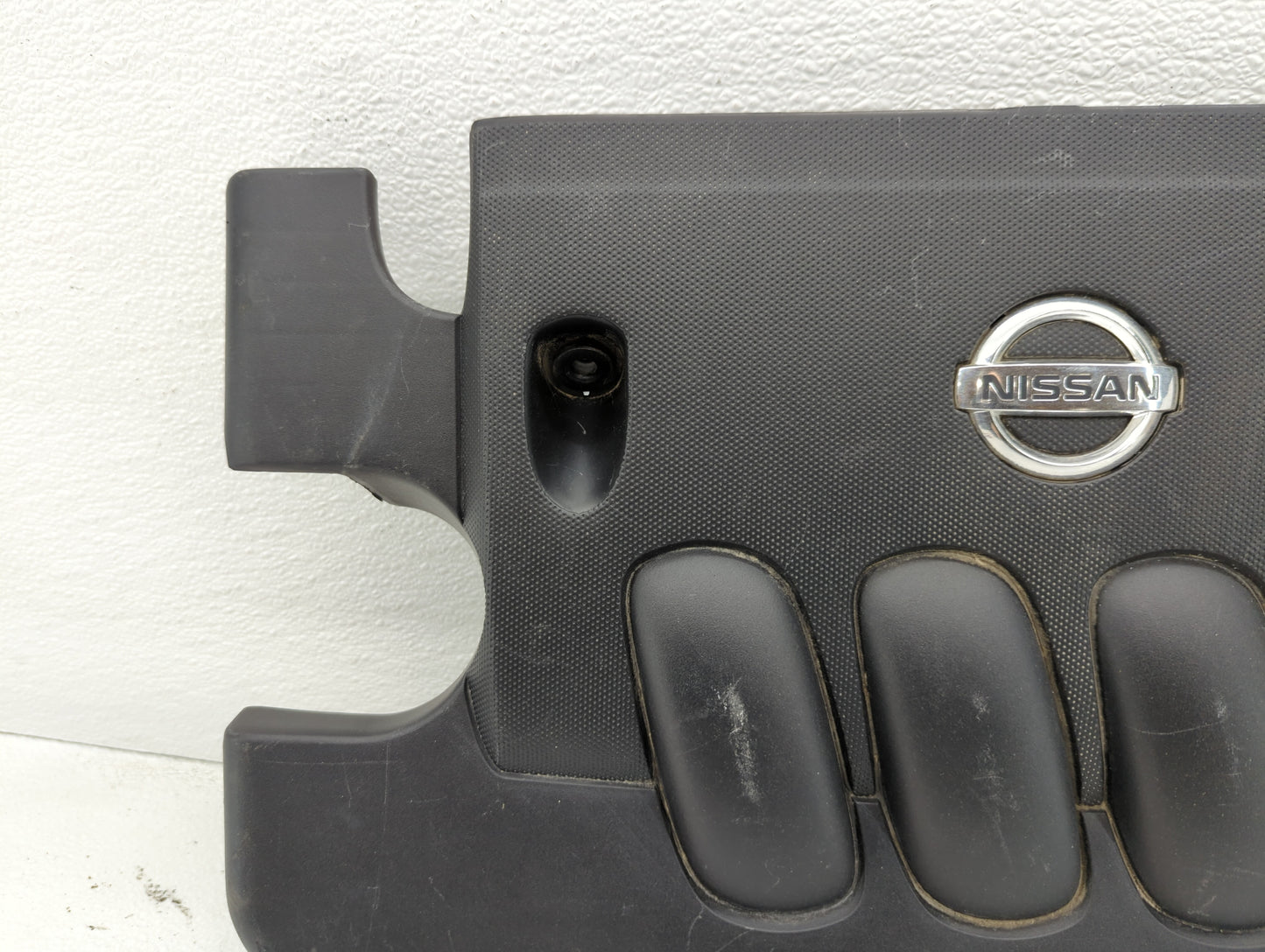 2011 Nissan Versa Engine Cover - Oemusedautoparts1.com