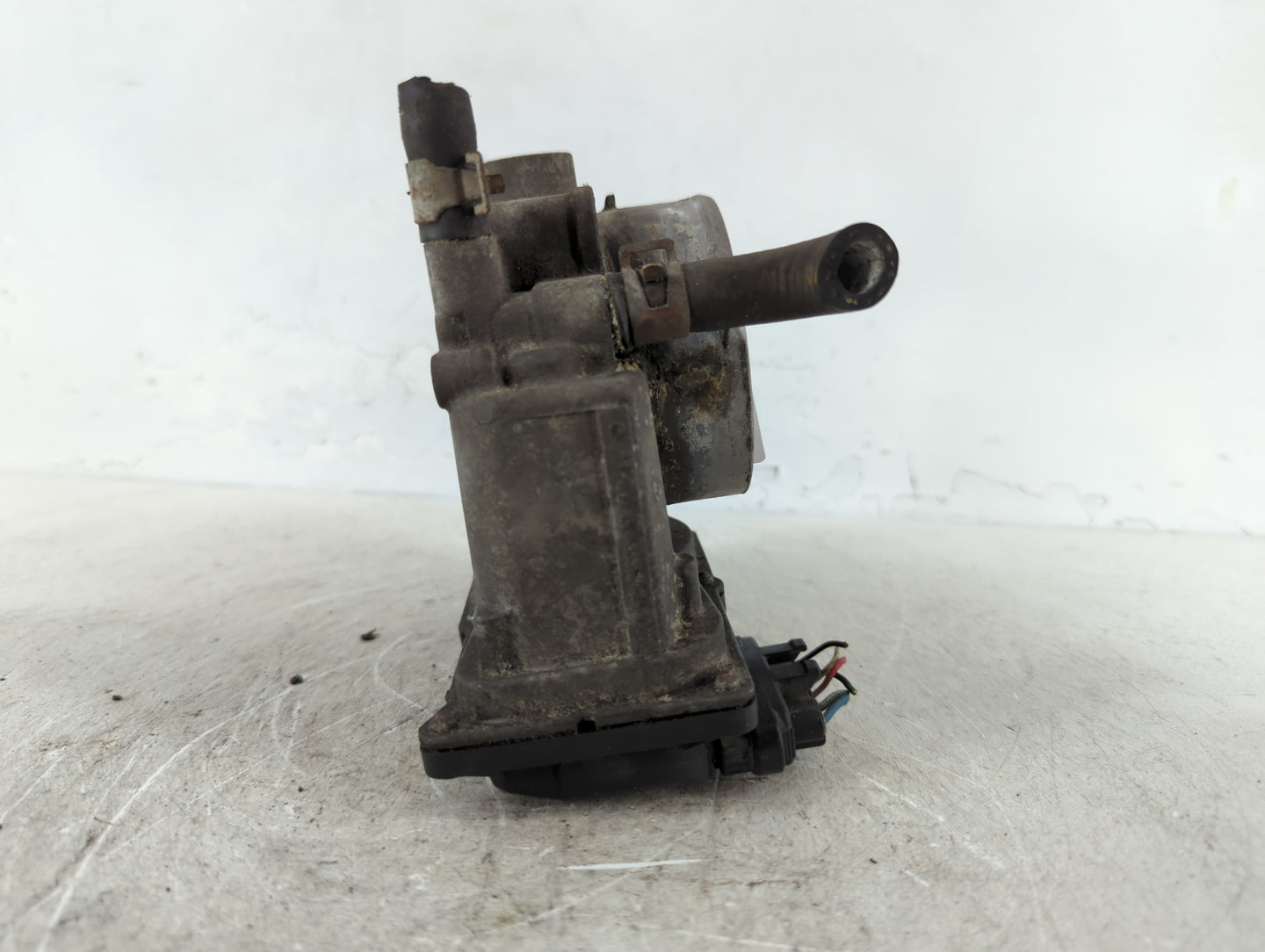 2011 Nissan Trucks Armada Throttle Body P/N:16119 7S000 Fits Fits 2004 2005 2006 2007 2008 2009 2010 2012 2013 2014 OEM Used