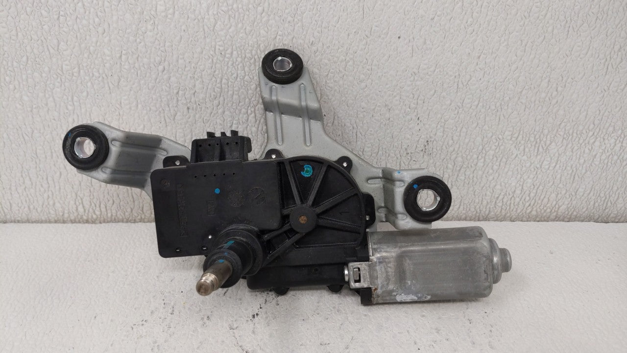 2011 Plymouth Gran Fury Front Windshield Wiper Motor P/N:15939211 Fits OEM Used Auto Parts - Oemusedautoparts1.com