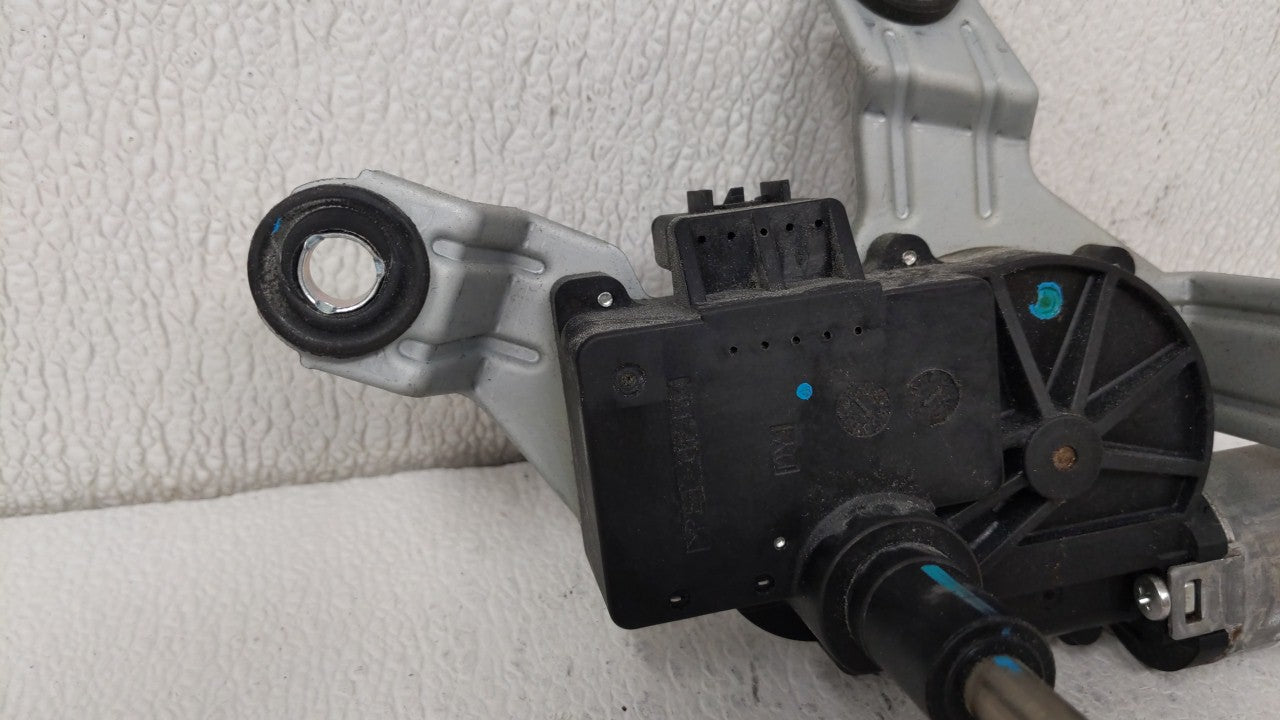 2011 Plymouth Gran Fury Front Windshield Wiper Motor P/N:15939211 Fits OEM Used Auto Parts - Oemusedautoparts1.com