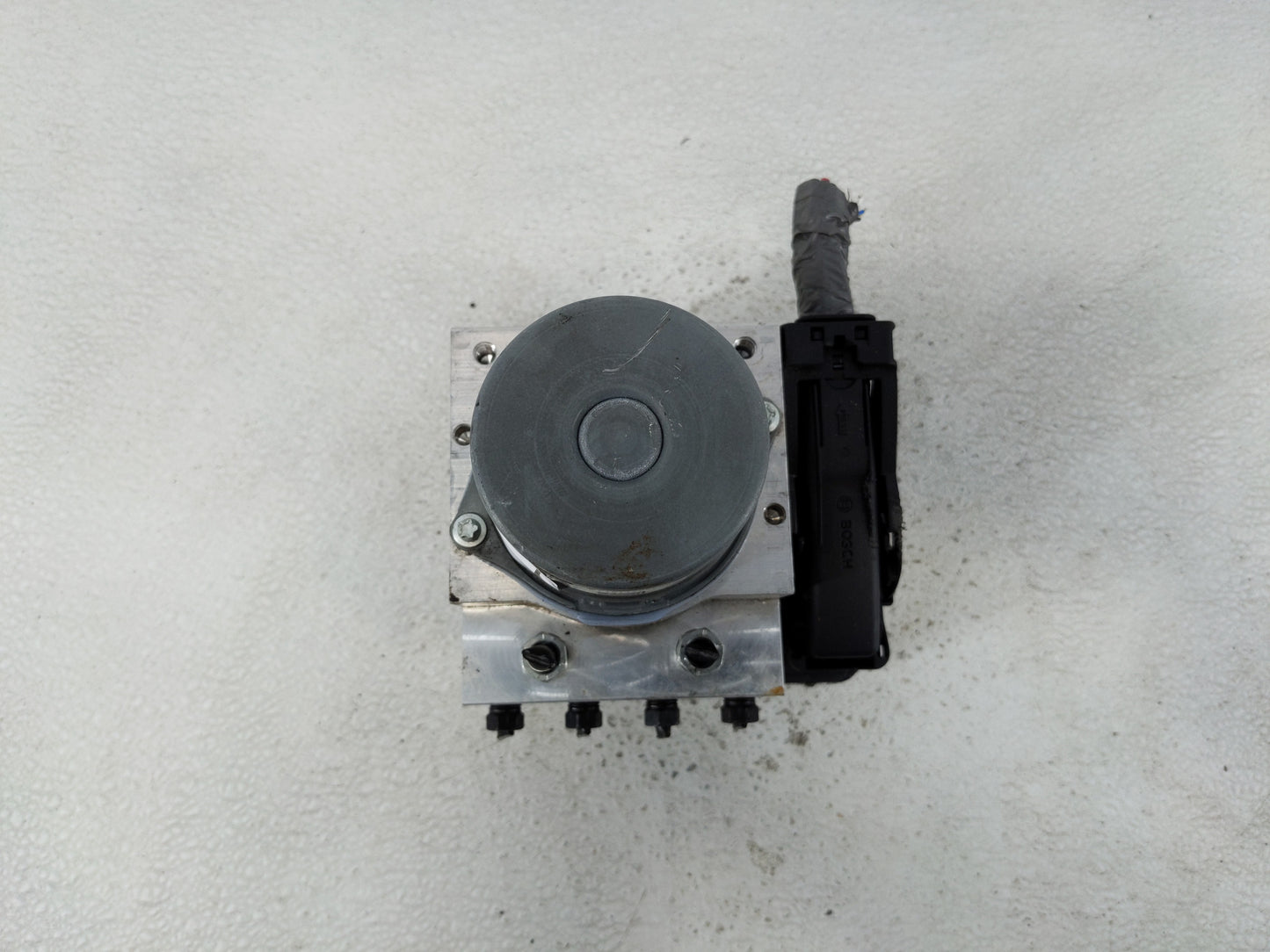 2011-2012 Porsche Cayenne ABS Pump Control Module Replacement P/N:970 474 Fits Fits 2011 2012 OEM Used Auto Parts - Oemuseda