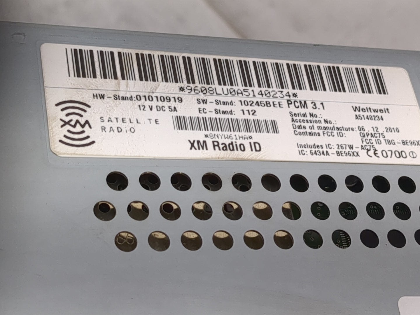 2011 Porsche Cayenne Radio AM FM Cd Player Receiver Replacement P/N:7P5 035 884 K Fits OEM Used Auto Parts - Oemusedautopart