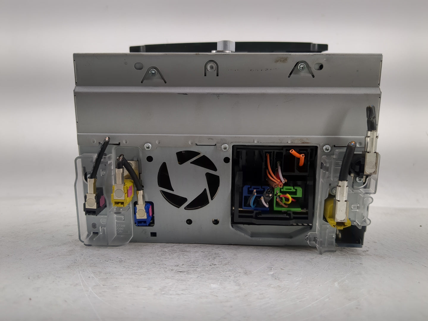 2011 Porsche Cayenne Radio AM FM Cd Player Receiver Replacement P/N:7P5 035 884 K Fits OEM Used Auto Parts - Oemusedautopart