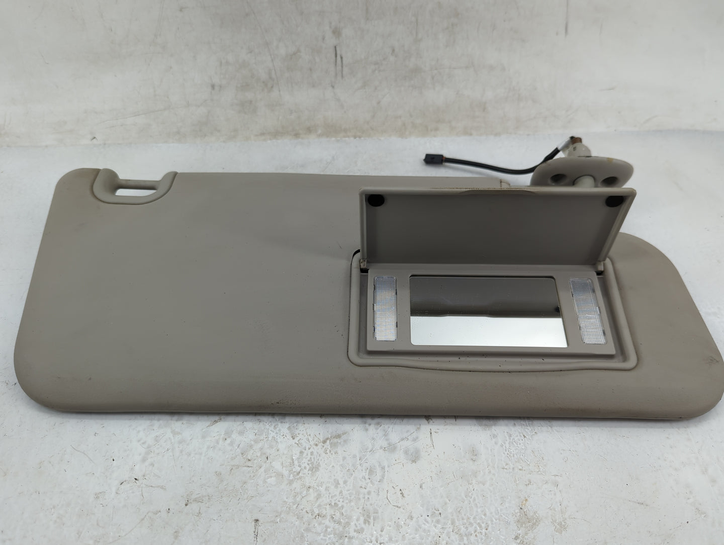 2011-2012 Ram 1500 Sun Visor Shade Replacement Passenger Right Mirror Fits Fits 2009 2011 2012 OEM Used Auto Parts - Oemused