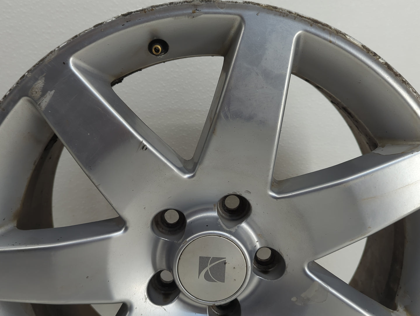 2004-2007 Saturn Vue Oem Wheel Rim Absolute Black - Oemusedautoparts1.com