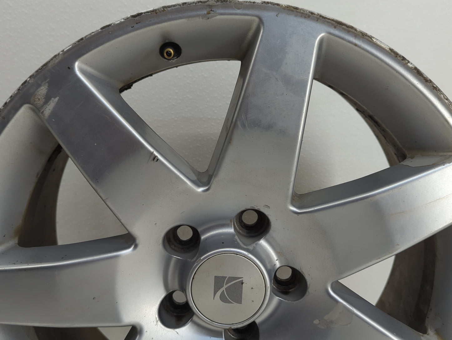 2004-2007 Saturn Vue Oem Wheel Rim Absolute Black - Oemusedautoparts1.com