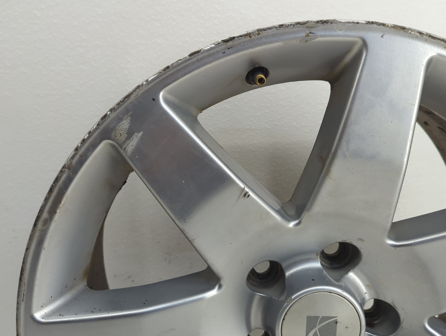 2004-2007 Saturn Vue Oem Wheel Rim Absolute Black - Oemusedautoparts1.com