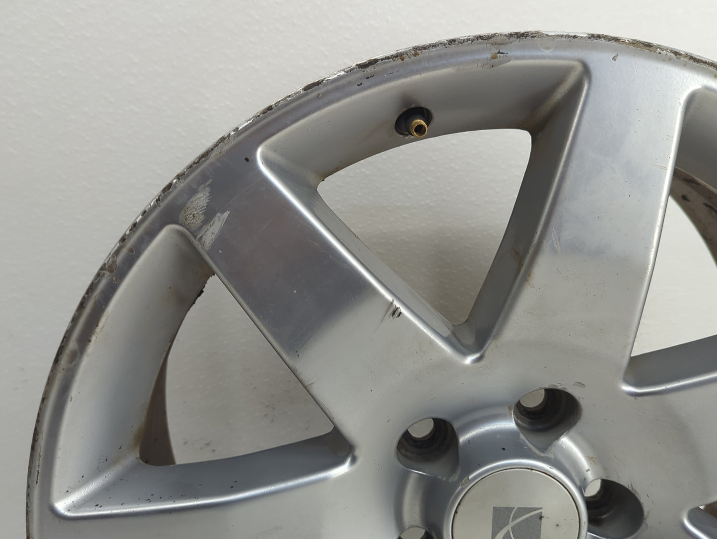 2004-2007 Saturn Vue Oem Wheel Rim Absolute Black - Oemusedautoparts1.com