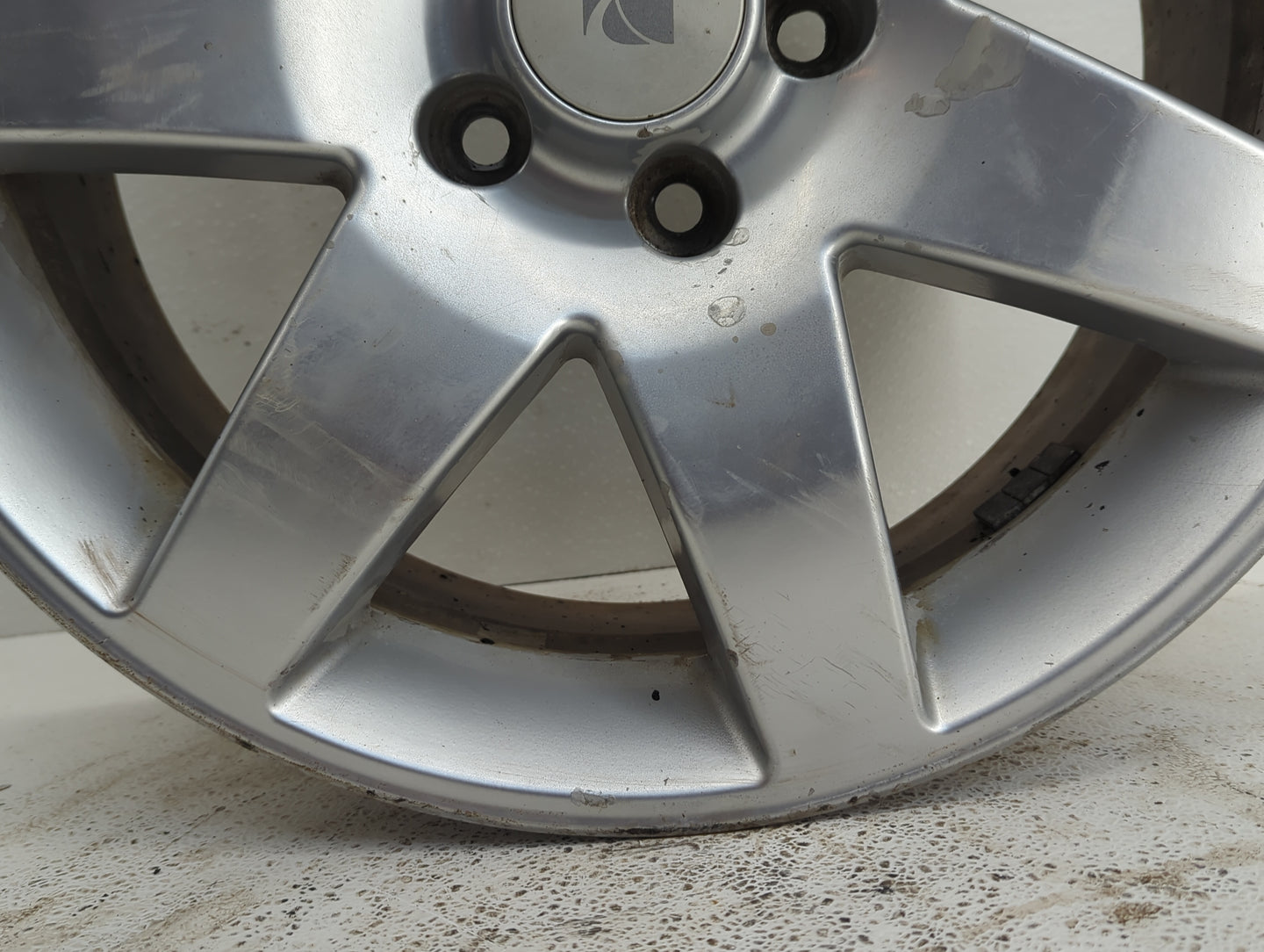 2004-2007 Saturn Vue Oem Wheel Rim Absolute Black - Oemusedautoparts1.com