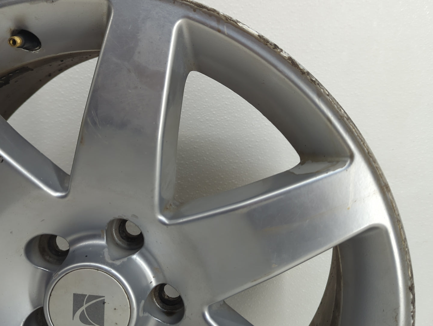 2004-2007 Saturn Vue Oem Wheel Rim Absolute Black - Oemusedautoparts1.com